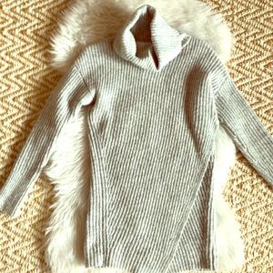 Banana Republic gray ribbed tunic sweater